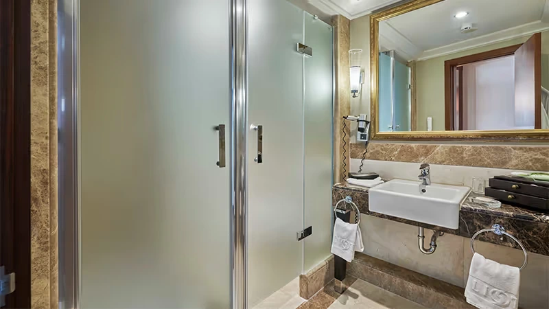 Corner Suite