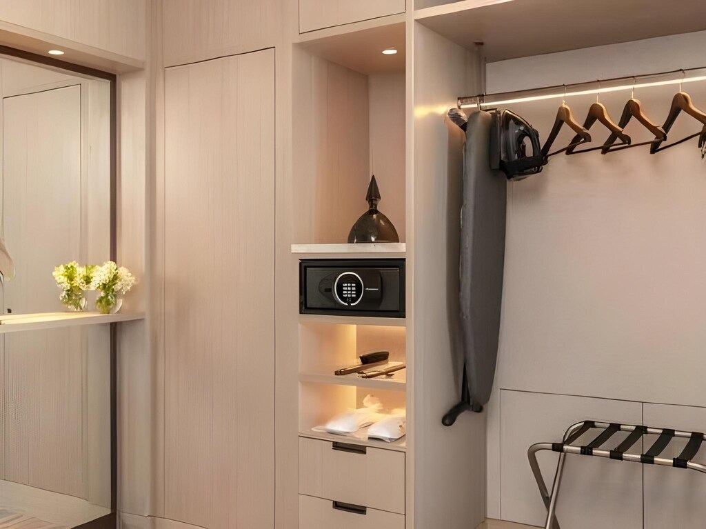 Corner Suite